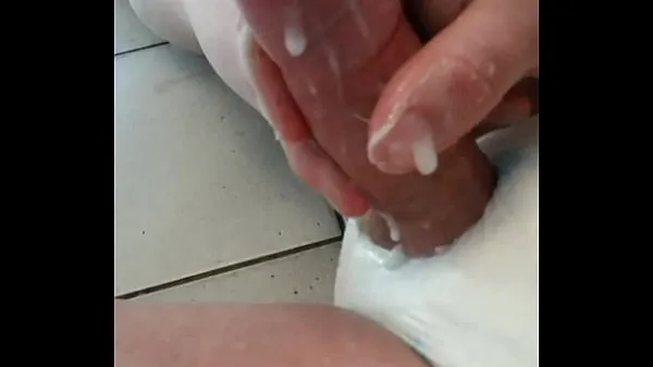 Velká multiple cumshots in a wet nappy vřelá videa