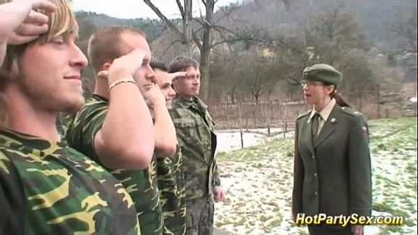 Μεγάλα military lady gets soldiers cum ζεστά βίντεο