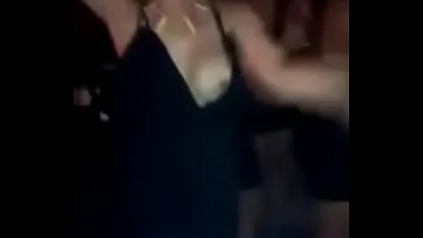 Grandes Blonde teaches her tit dancing sexy in a bar in Monterreyvídeos cálidos