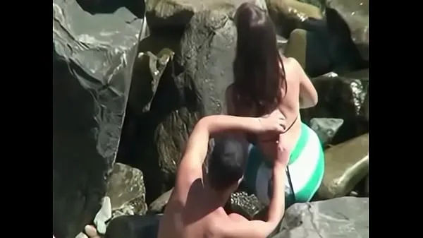Büyük caught on the beach sıcak Videolar