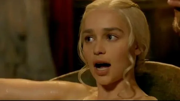 Grosses Emilia Clarke Le Trône de fer S03 E08 vidéos chaleureuses