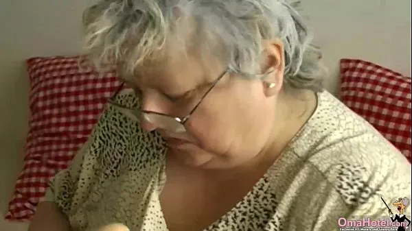 大きなOmaHotel2つの非常に古くて非常に太ったおばあちゃん温かい動画