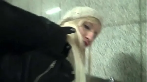 Большие Ебля на станции метро: кончает ей в задницу и в кожаную куртку теплые видео