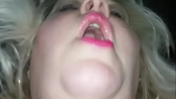 Grandi Grasso BBW Chubby Slut ha un tremante tremendo orgasmo durante Gangbangvideo calorosi