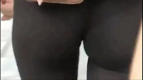 Μεγάλα com 2612800 black leggings walking with panty lines ζεστά βίντεο