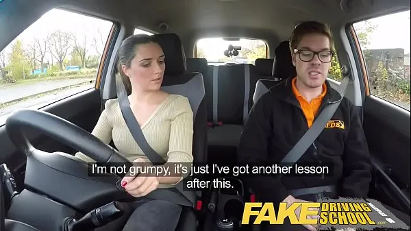 Grandes Fake Driving School pequena inglesa sendo fodida depois da aula vídeos calorosos