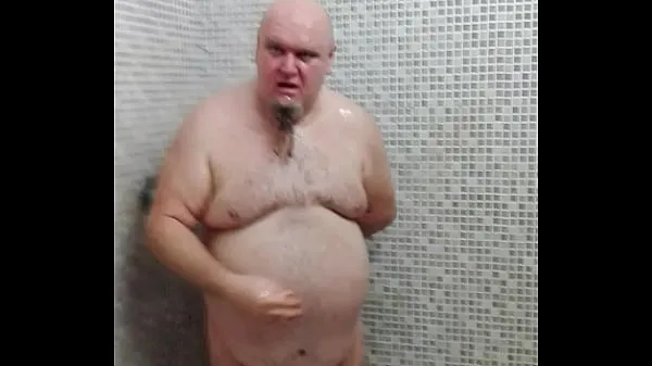 Μεγάλα shower chubby after little sport in lockeroom ζεστά βίντεο