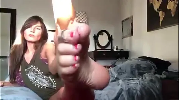 Big Beautiful Brunette Showing Off Her Incredible Teenage Feet and Toes warm Videos