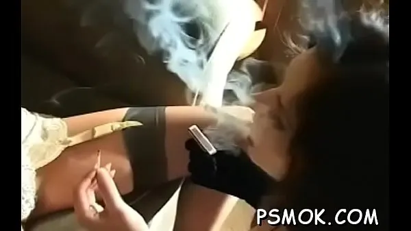 Smoking scene with busty honey Video hangat Besar