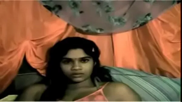 Indian girl reveals her body Video hangat besar