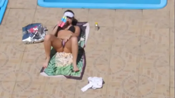 Big Flagra safada masturbando Piscina Flagged Girl masturbate on the pool warm Videos