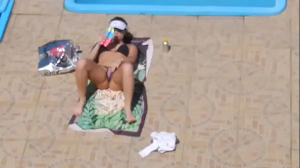 Grosses Flagra safada masturbando Piscina Flagged Girl se masturber à la piscine vidéos chaleureuses