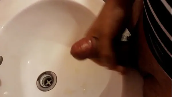 Grote Handjob in the bathroom warme video's