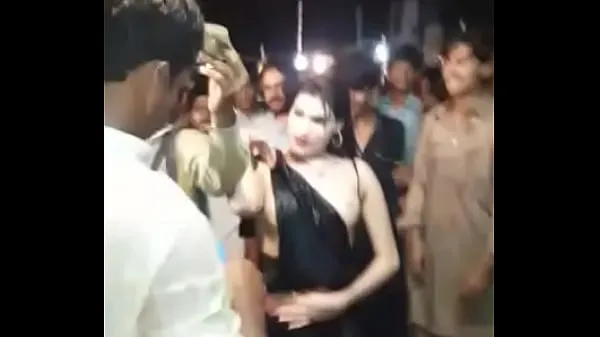 Μεγάλα Sexy Dance Mujra in public flashing boobs ζεστά βίντεο