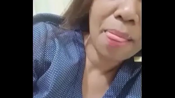 Grosses Lady se lèche les lèvres quand elle voit ma bite dure (skype vidéos chaleureuses