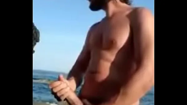 Veliki Big dick men on the beach topli videoposnetki