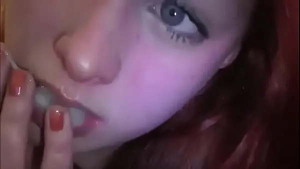 Married redhead playing with cum in her mouth Video hangat besar
