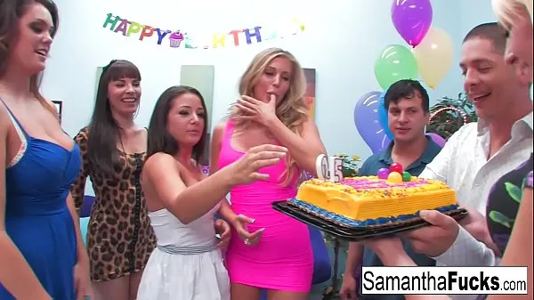 Grote Samantha celebrates her birthday with a wild crazy orgy warme video's
