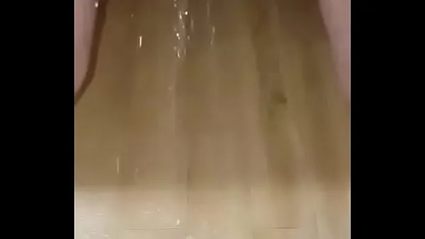 बड़े Pee fun, pissing on a hotel floor गर्मजोशी भरे वीडियो