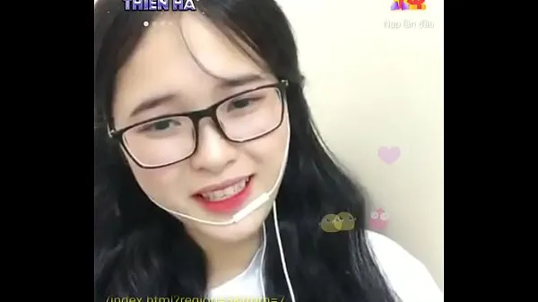 วิดีโอยอดนิยม Very pretty Vietnamese girl livestream Uplive รายการใหญ่