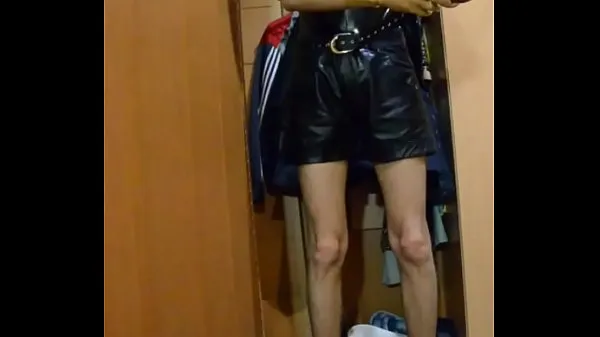 Grandi Guy in leather shorts and pvc leotardvideo calorosi