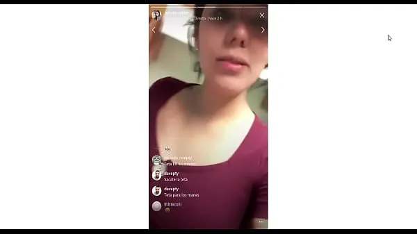 Большие Шлюха показывает свои сиськи в прямом эфире в Instagram теплые видео