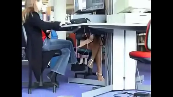 Grandes Upskirt en la bibliotecavídeos cálidos