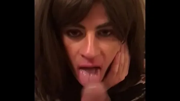 Große Sexy CrossDresser Deep Throats wird am Ende belohntwarme Videos