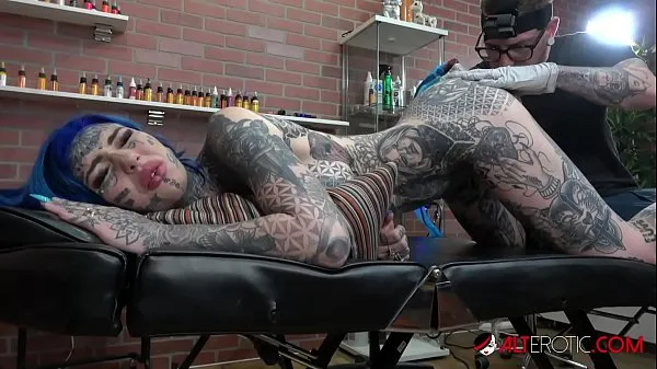Big Amber Luke gets a asshole tattoo and a good fucking warm Videos