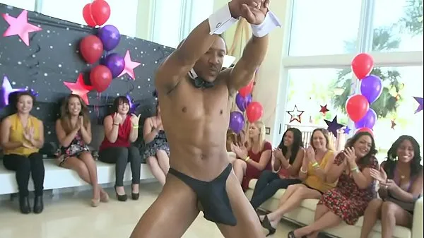 Velká DANCING BEAR - Group Of Mixed Race Babes Suckin' & Fuckin' Male Strippers vřelá videa