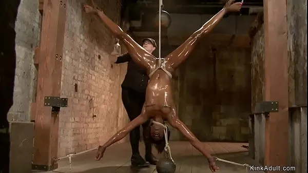 Isoja Ebony slave twat hooked and fingered lämpimiä videoita