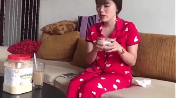 大 Beautiful girl milking looks like sperm 温暖的视频