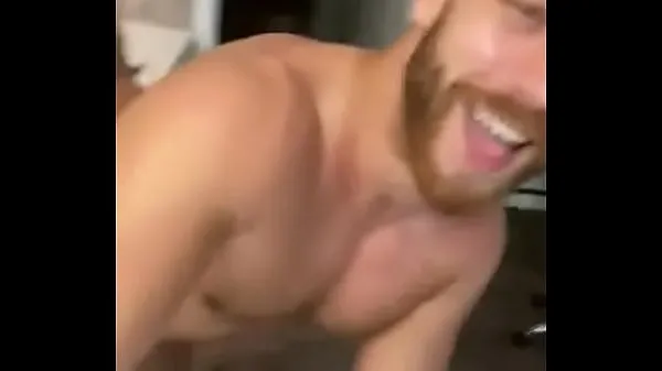 Grandi Brogan NYC Yummy dà il culo a un ragazzo arrapatovideo calorosi