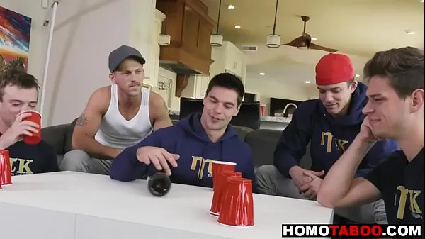 Большие Сводные братья занимаются гей-сексом после кружения бутылки теплые видео