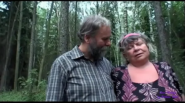 Isoja The girl looking for sees an older lady with big tits fucking with her old husband and gets very horny lämpimiä videoita
