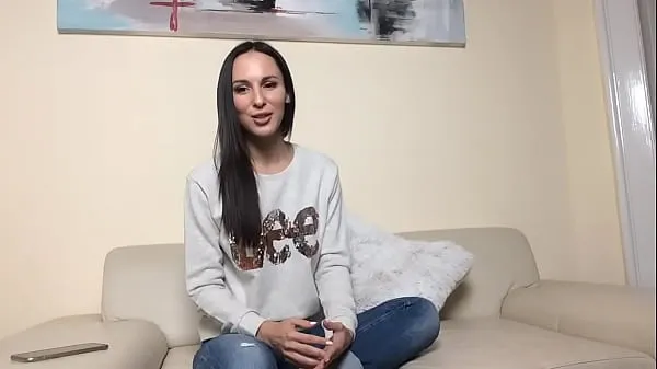 Veliki Hot lesbian Shrima interviews Lilu Moon topli videoposnetki
