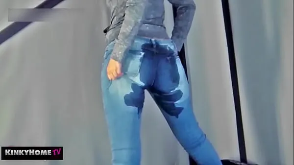 Große Das Mädchen hat sich in die Jeans gepisstwarme Videos