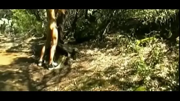 Große Trying to hump a treewarme Videos