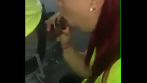 Grote Employee suckling the boss at work until milk comes out warme video's