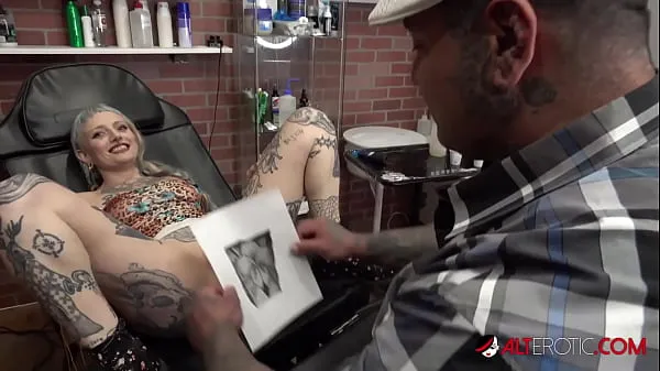 Большие River Dawn Ink сосет член после ее новой татуировки с киской теплые видео