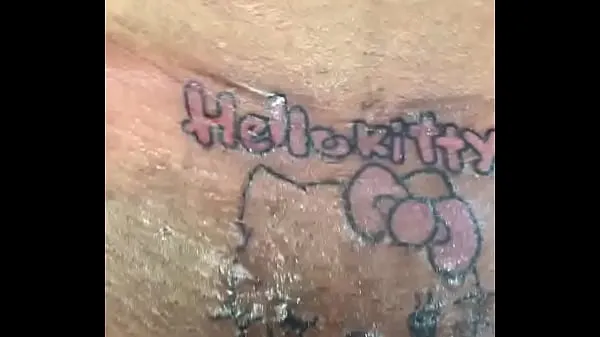 Grandi Getting My Hello Kitty Tattedvideo calorosi