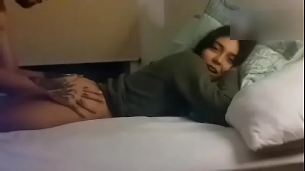 BLOWJOB UNDER THE SHEETS - TEEN ANAL DOGGYSTYLE SEX Video ấm áp lớn