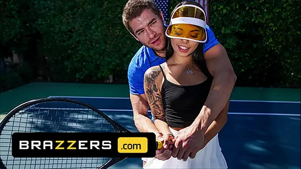 Duże Xander Corvus) Massages (Gina Valentinas) Foot To Ease Her Pain They End Up Fucking - Brazzers ciepłe filmy