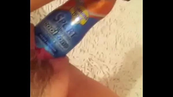 Große toying with suncream bottlewarme Videos