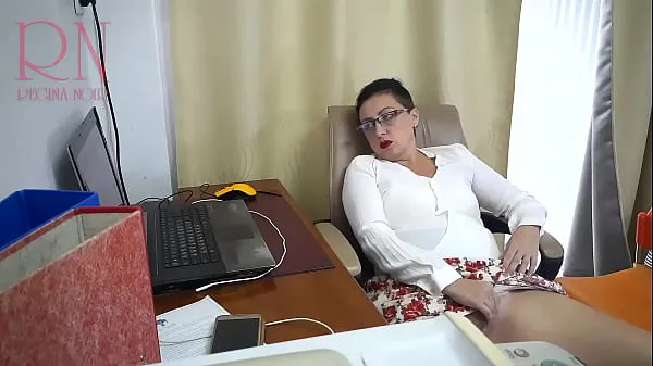 Veliki SEXRETARY Secretary gets fucked with a dildo Security camera in the office Cam 1 topli videoposnetki