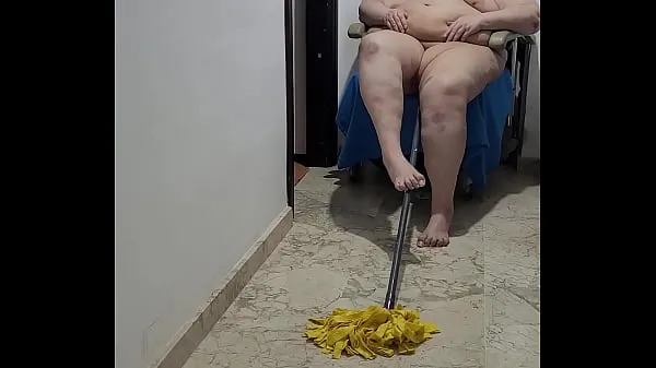 Duże Vicious pissing Coolmarina is so horny that after mopping up her pee, she puts the mop stick in it ciepłe filmy