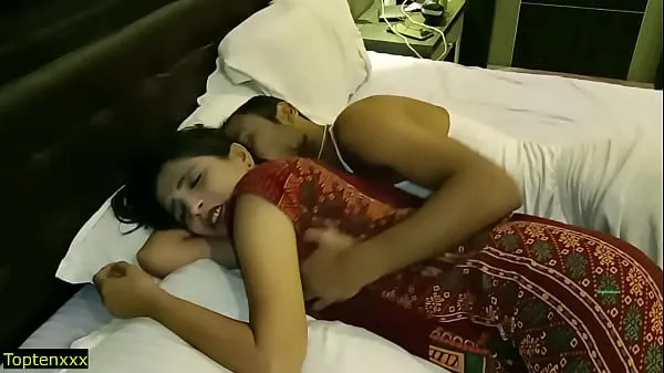 大 Indian hot beautiful girls first honeymoon sex!! Amazing XXX hardcore sex 温暖的视频