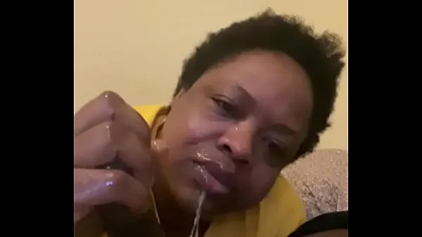 Büyük Mature ebony bbw gets throat fucked by Gansgta BBC sıcak Videolar