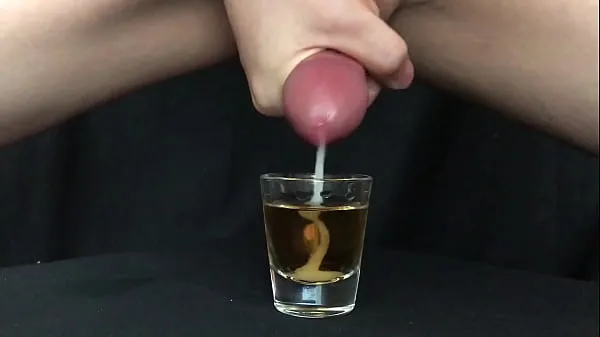 Grandi Sborra in un bicchierino di whiskyvideo calorosi