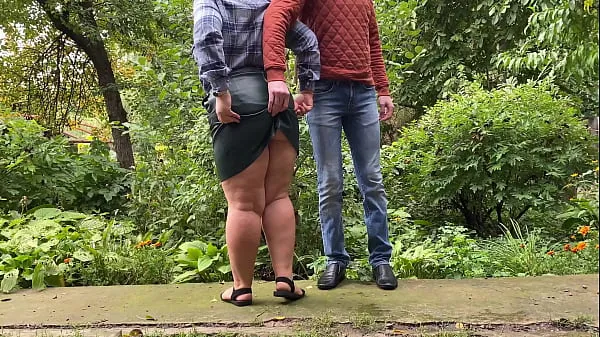 Nagy Chubby Amateur MILF pissing outdoor meleg videók